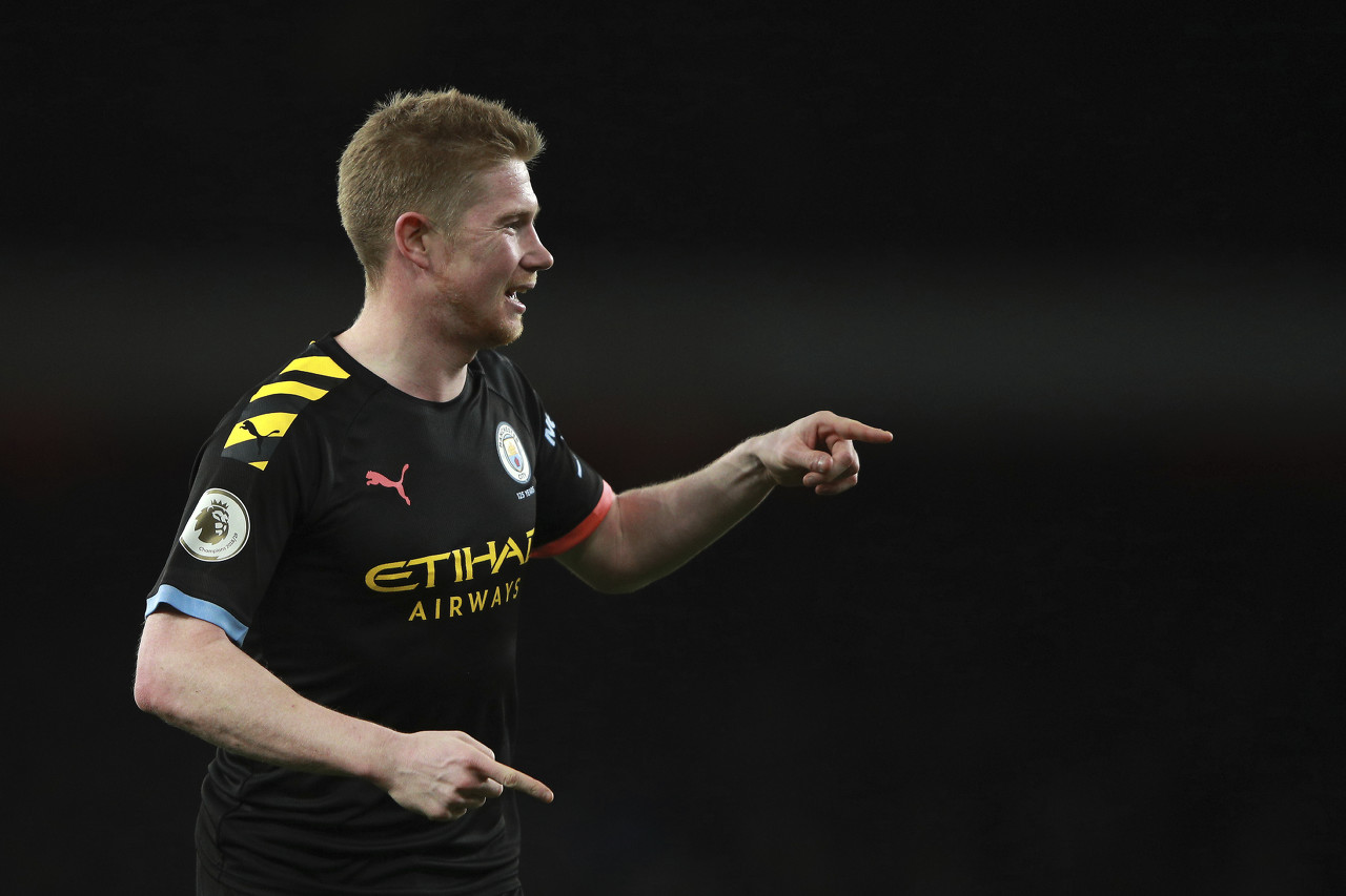 国际排联制作各国队长暖心圣诞贺图 龚翔宇江川戴上圣诞帽俏皮可爱