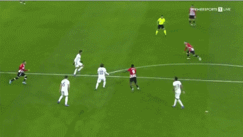 ＂进攻黑洞，防守漏洞，打的一点儿灵性，一点儿自信都没有，真是拉完了啊，辣眼睛