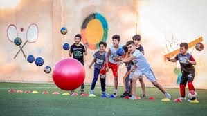 踢球者：卡尔成为历史首位年仅17岁被评为洲际级