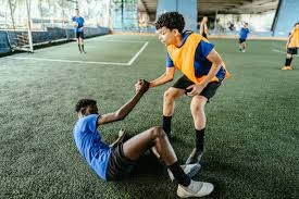 海纳：没注意到针对赫内斯的横幅；拜仁的章程比50+1严格