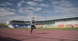 铃木一朗在 2012 年主动要求被交易至洋基，在西雅图主场引发数万球迷不舍泪目